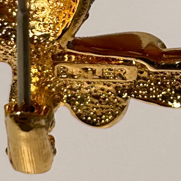 Vintage Butler Gold Tone Rhinestone Fantail Goldfish Mini Brooch Signed - Picture 4 of 4